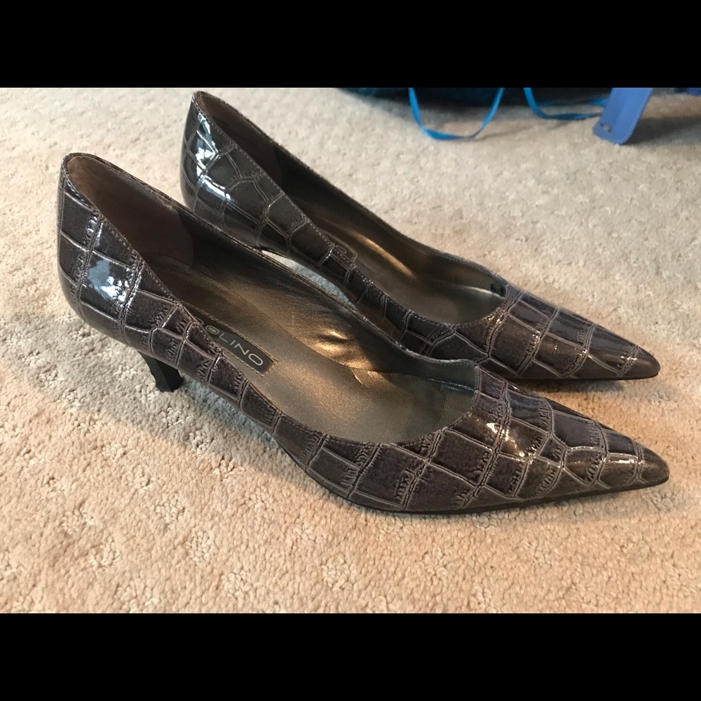 Bandolino kitten heels gray 6